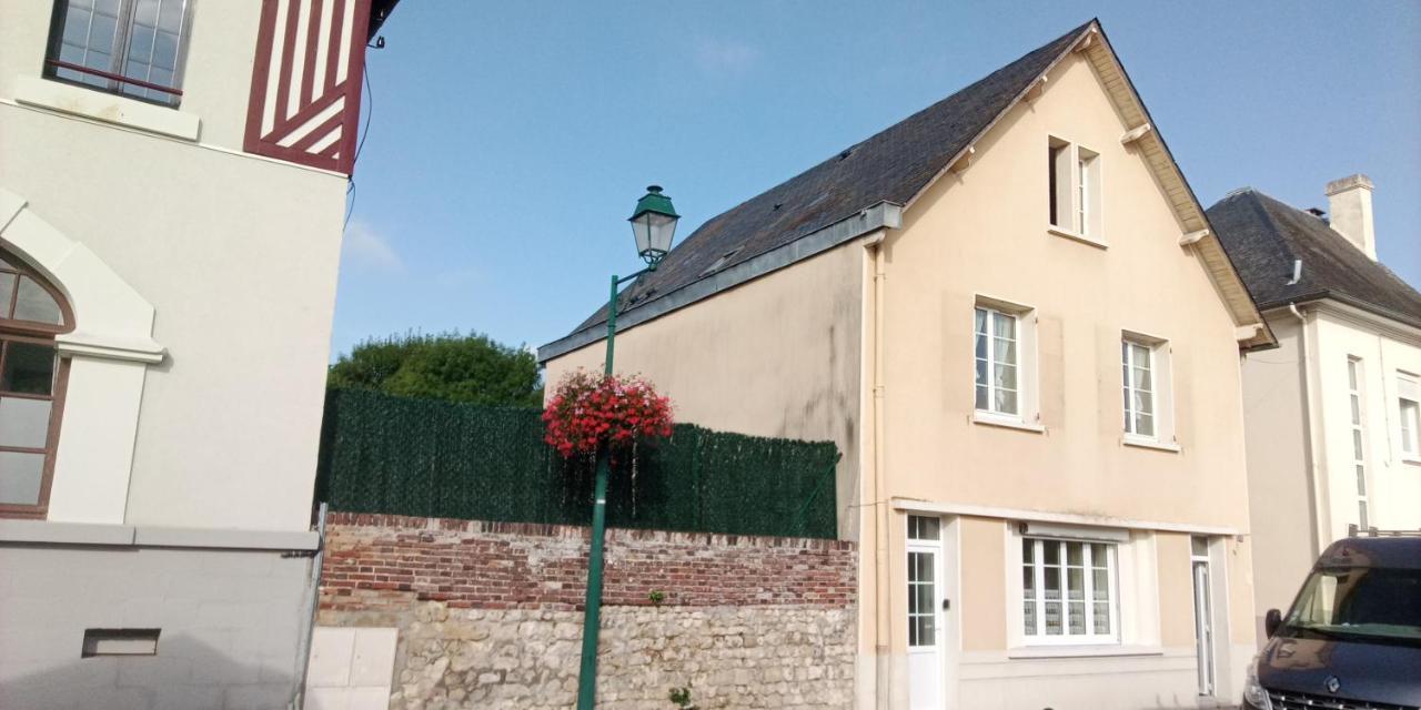 Le Plain Pied Sur Place Le Mêle-sur-Sarthe Zewnętrze zdjęcie